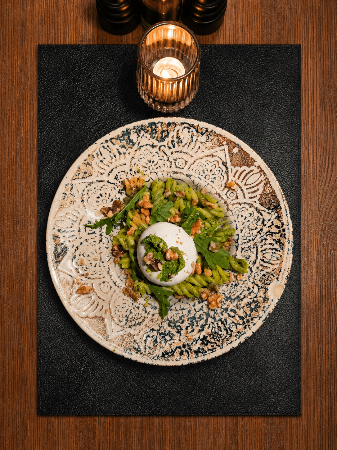Fusilloni mit Rucola-Basilikum-Walnuss-Pesto und Burrata im CASA NOSTRA Restaurant in Bochum